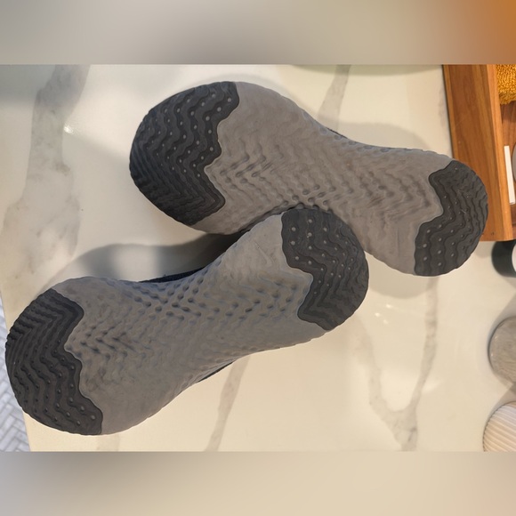 Women's Nike Epic React Flyknit 2 'Anthracite' BQ8927-001 US 7.5 - Picture 4 of 7